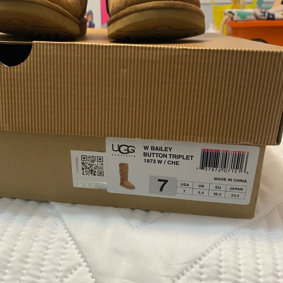 UGG size 7 boots. Good condition - Picture 4 of 4